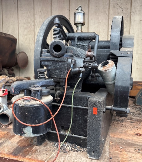 Cast Iron Single-Cylinder Hit-and-Miss Engine