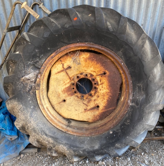 13–28 Tractor Tire with Rim