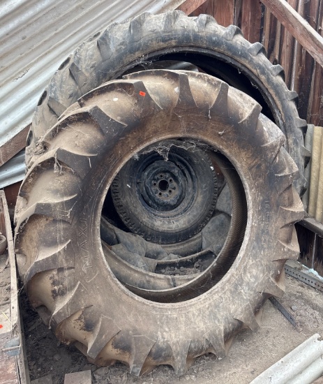 Tractor Tire 13.6/12-26 with Deep Tread Design