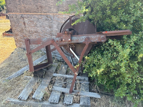 Metal Frame Hand-Operated Saw with Circular Blade