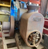 Stationary Hit-and-Miss Engine With Metal Flywheel and Carburetor