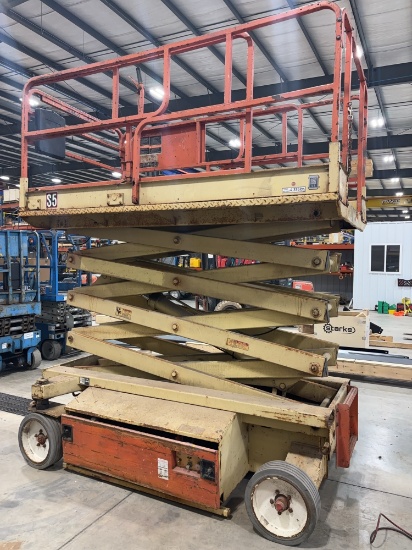 JLG 2658E Electric Scissor Lift, Works and Operates, 26-Foot Platform Height, 500-Pound Platform Cap