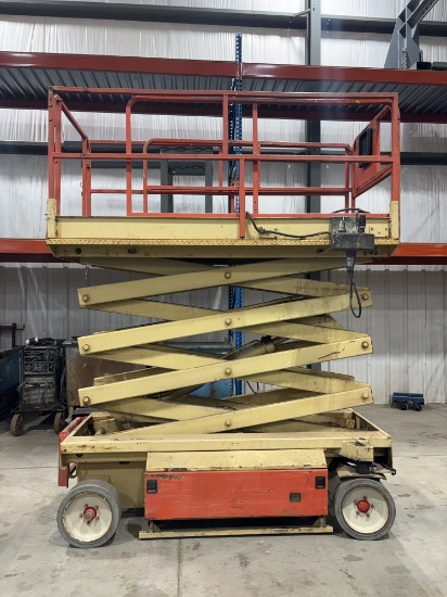 JLG Model 2646E Electric Scissor Lift, Operates As It Should, 26 ft Platform Height, Working Height