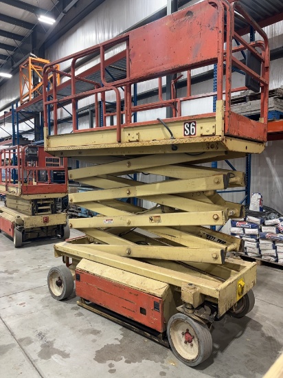 JLG Model 2646E Electric Scissor Lift, Operates As It Should, 26 ft Platform Height, Working Height