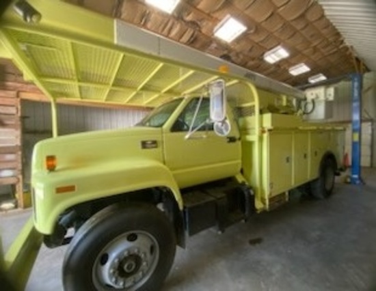 2002 Chevrolet C7500 Diesel 65' Bucket Lift Truck, MTI V6A, Cat 5126 7.2L, 16,362 Miles, 2,550 Hours