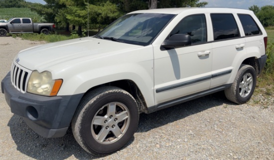 2007 Jeep Grand Cherokee, 180,273 Miles, Runs and Drives, Vehicle has been in an Accident, Has Body