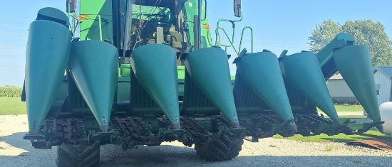John Deere 693 Corn Head, Multi-Point Hydraulic Deck Plate -- PICKUP AT ALTERNATE LOCATION CLAYPOOL,