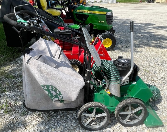 Estate Self Propelled Yard Vacuum, One Owner, Like New, 5.5 Briggs and Stratton Motor, Runs and Oper