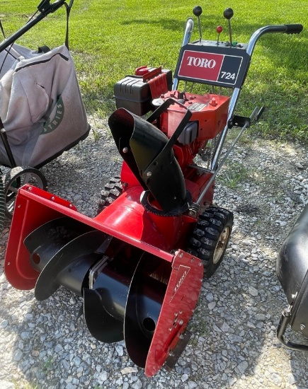 Toro 724 Snow Blower, One Owner, Runs and Operates as it Should. Ready for Winter