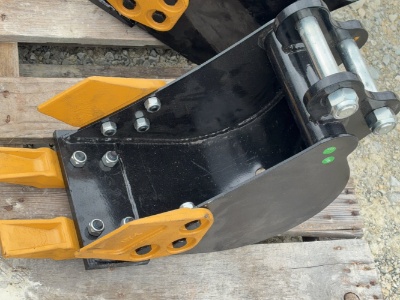 Mini Excavator Narrow Bucket, 7”