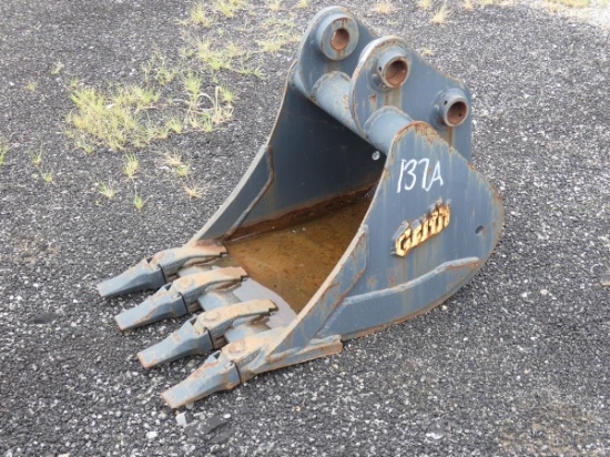 *Hitachi/JD 35 18'' Pin Bucket