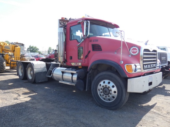 *2004 Mack CV713 Tandem Truck Tractor, SN:1M1AG10Y74M008347 Mack 460, Maxit