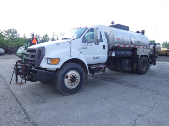 Etnyre Centennial 2000g Distributor, SN:S4411, mtd on 2007 Ford F750 S/A Tr