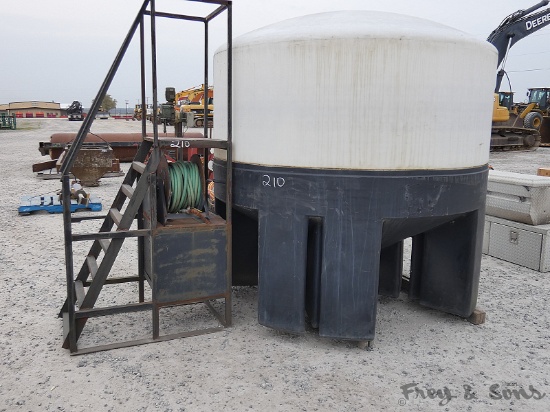 1550 Gal. Poly Water Tank w/Stairs