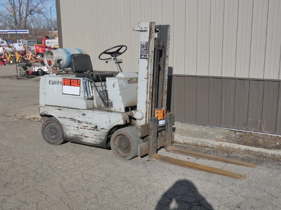 Clark CF40 Forklift, SN:29-553563, LP Gas, Hard Tires