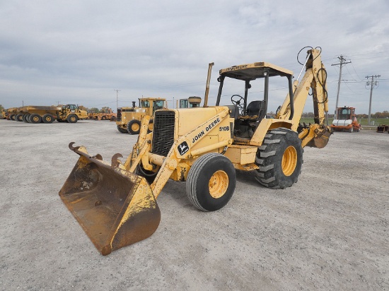 John Deere 510B Tractor Loader Backhoe, SN:B703277, ROPS, 2wd, Extendahoe.