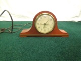 Mantelette Clock