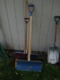5 long handled shovels