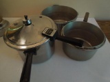 Pressure cooker, 2 extra pots with out covers