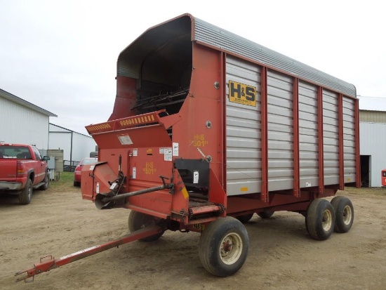 H&S 501 16 foot Forage Chopper Box on H&S 12 Ton tandem wagon gear with extension pole