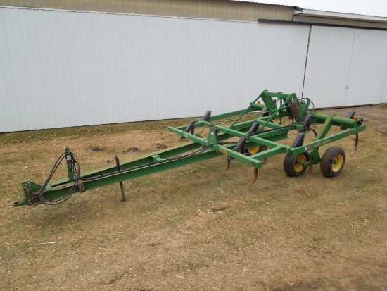 John Deere 680, 11 foot, 11 shank Chisel Plow