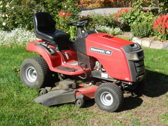 Snapper Hydrostatic Lawn Tractor 20 HP