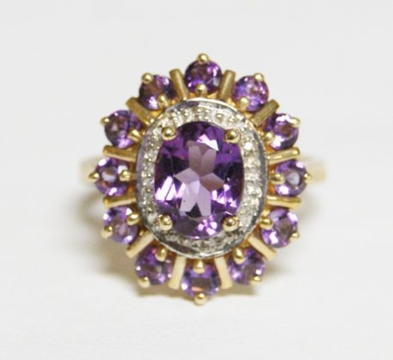 10KT AMETHYST RING SIZE 8 WEIGHS 4.7 GRAMS