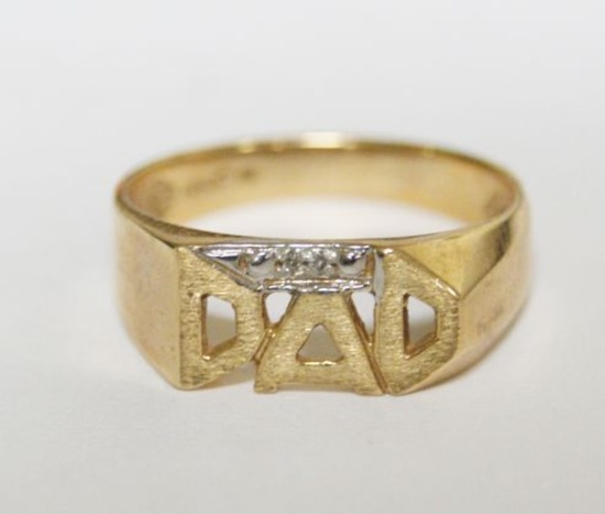 10KT DAD RING SIZE 10 WEIGHS 3.7 GRAMS