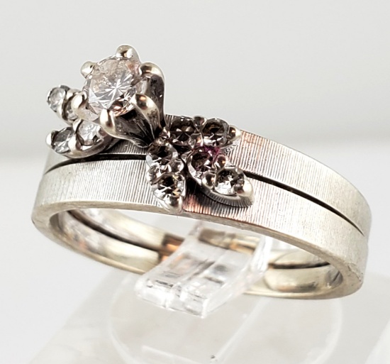 STUNNING 14K WHITE GOLD DIAMOND RING