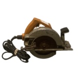 BLACK & DECKER CIRCULAR SAW