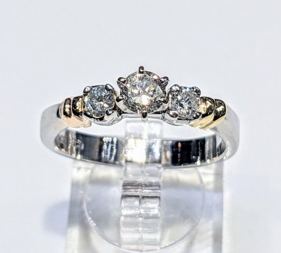PLATINUM RING WITH .90 CARATS OF DIAMOND INCLUDING A .60 CARAT CENTER ROUND BRILLIANT DIAMOND