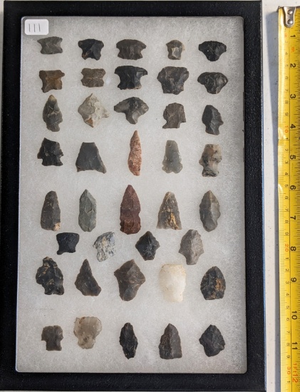 39 NATIVE AMERICAN POINTS IN DISPLAY FROM TENNESSEE