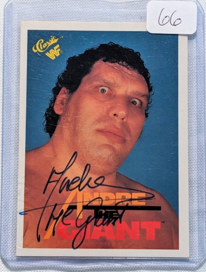 1990 CLASSIC WWF WRESTLING CARD SIGNED BY ANDRE THE GIANT WITH SCORE BOARD STAMP