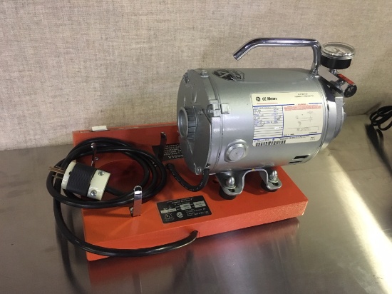 Gomco 402 Portable Suction Pump s/n: K-6957