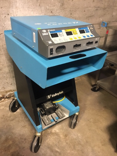Valleylab Model E8006 ESG Cart (identical to one pictured. ESG Unit not included) Missing one Wheel