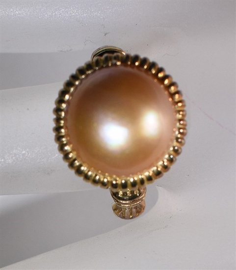 PEACH COLORED BUTTON PEARL RING