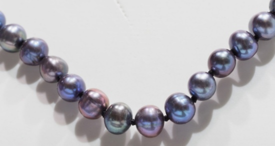 FRESHWATER PEACOCK PEARL NECKLACE