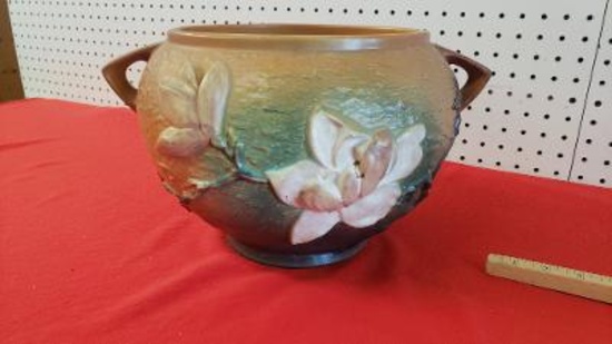 Large Roseville "Magnolia" Bowl