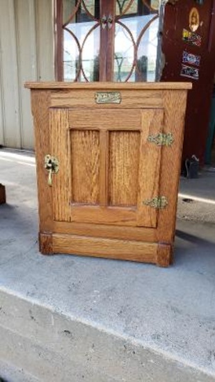 Small Oak Cabinet