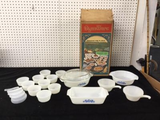 Vintage DynaWare Bakeware Set