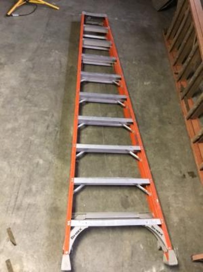 10ft Louisville Fiberglass Ladder