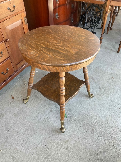 oak Round Table w/Ball and Talon Feet