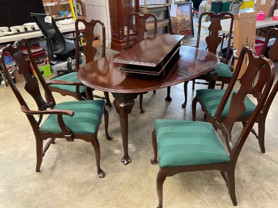 Table w/6 Chairs, 2 Leaves