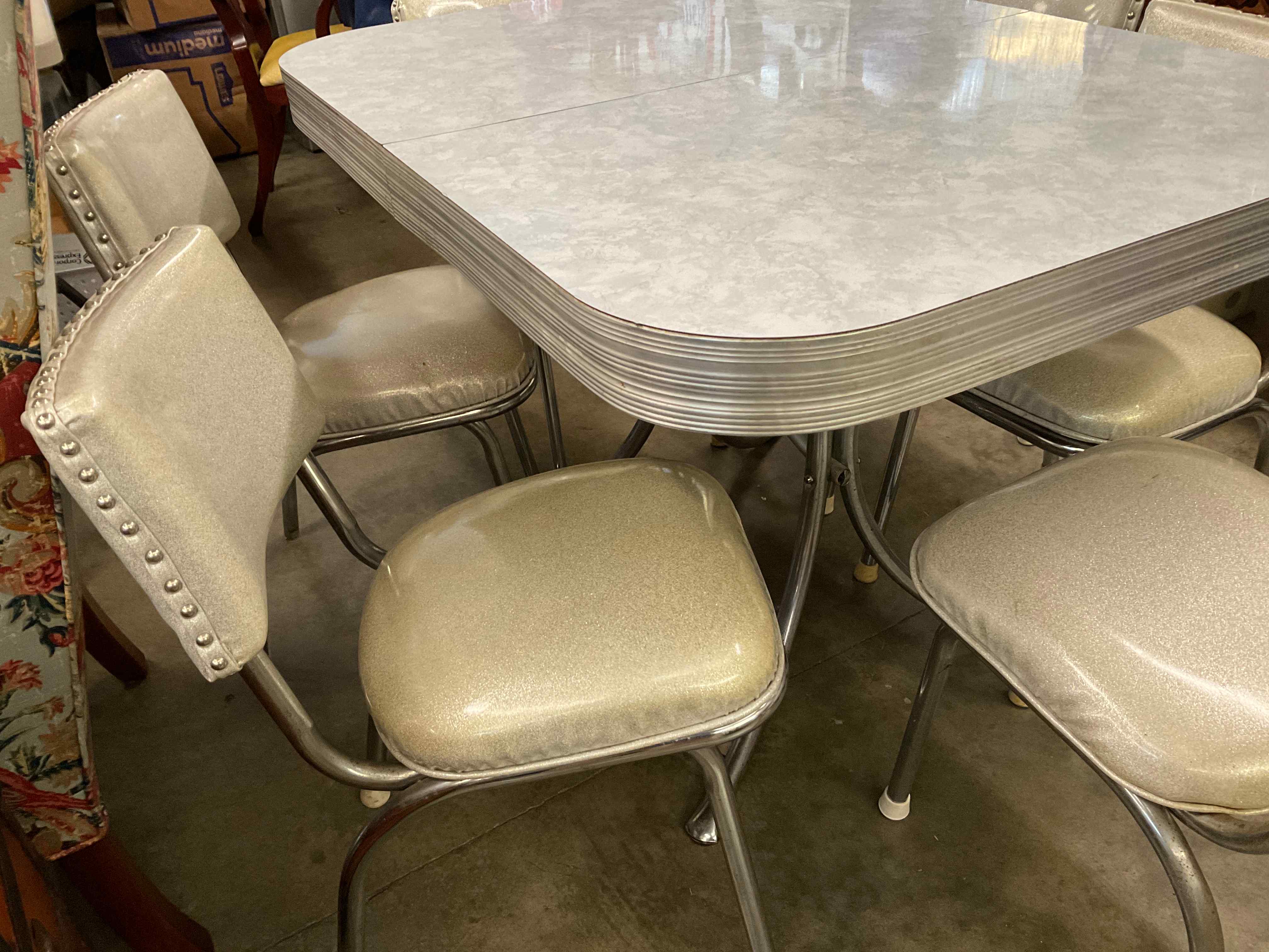 Formica top 2025 table and chairs