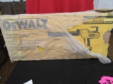 Dewalt 29qrt, Heavy Duty 18v Cordless adhesive gun kit