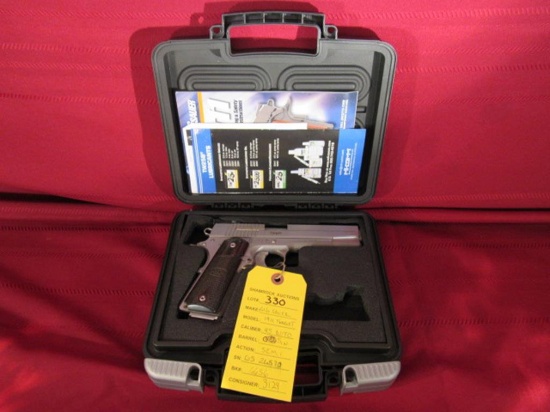 Sig Sauer 1911 Target. 45 auto. Semi-auto pistol. sn:GS26570