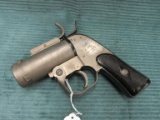Flare Gun, marked (EVCC 1943 U.S Property Pyrotechnic M-8),