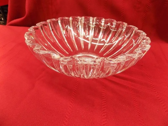 Villeroy & Boch glass bowl  9 1/4" x 4 1/2"