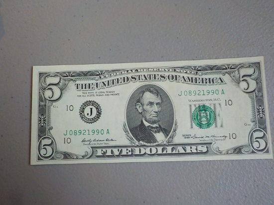 M75 1969 UNC $5.00 Green Seal