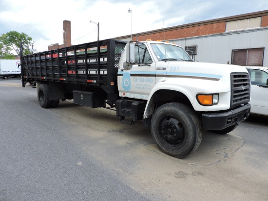 1998 F800 Ford Regular Cab 24 ft Stake-Body Flat bed w/ lift gate 6 Speed Manual 155Kmi.